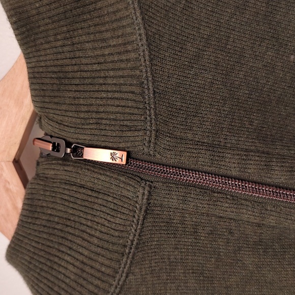 Tommy Bahama sweatshirt - Picture 3 of 5